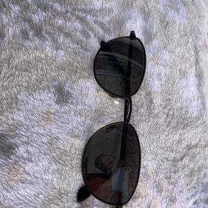 Immaculate sunglasses Maui Jim’s sunglasses.  An original must have!